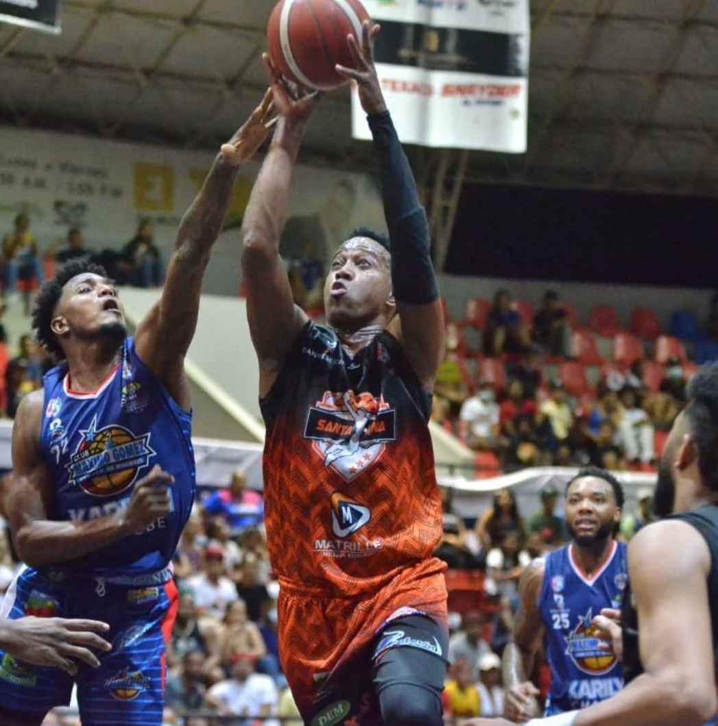 Puertoplateño Kelvin Peña encestó 54 puntos en torneo baloncesto superior de SFM