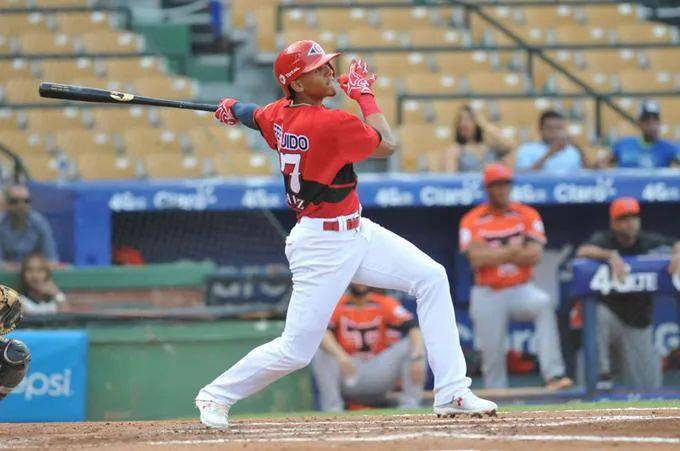 Pelotero puertoplateño Erik González va a lista de lesionado con el Escogido, es agente libre en Grandes Ligas