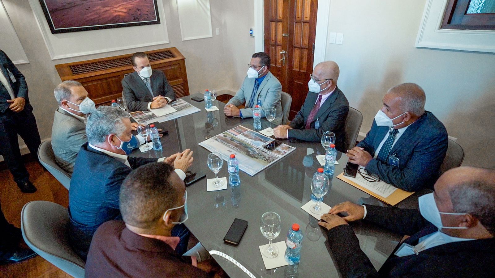 Ministro Administrativo de la Presidencia recibe delegación y dialogan sobre remodelación estadio de béisbol de Puerto Plata