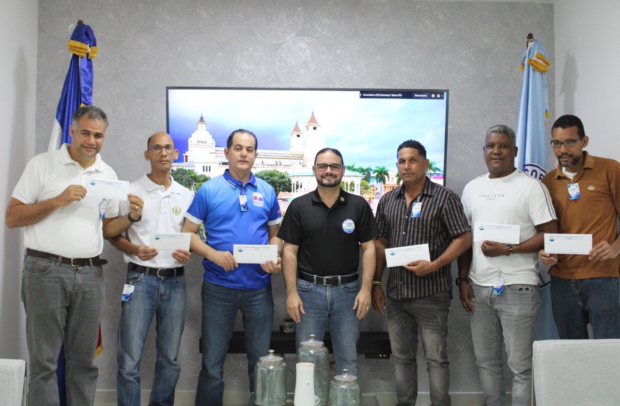 CORAAPPLATA entrega aporte para Torneo de Baloncesto Superior de Puerto Plata