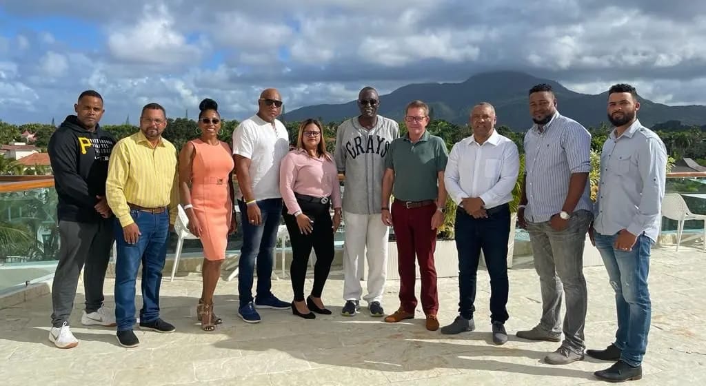 Construirán estadio de béisbol en Cofresí tras acuerdo entre FEDOBE, North Coast Baseball y Grupo Lifestyle