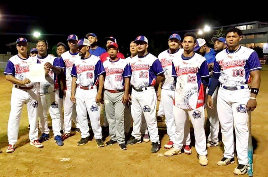 Equipo de sóftbol Viajeros de Sosúa reciben aporte económico para representar a RD en Colombia
