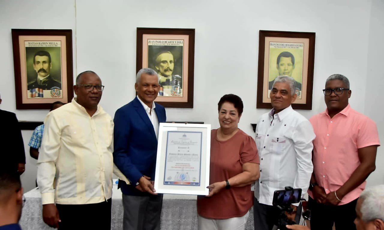 Reconocen en Puerto Plata a exatleta y destacada entrenadora Mayo Sibilia, celebran Dia Nacional de los Clubes