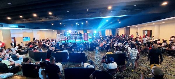 Realizan exitosa cartelera boxística en Casino Bay Center de Sosúa 