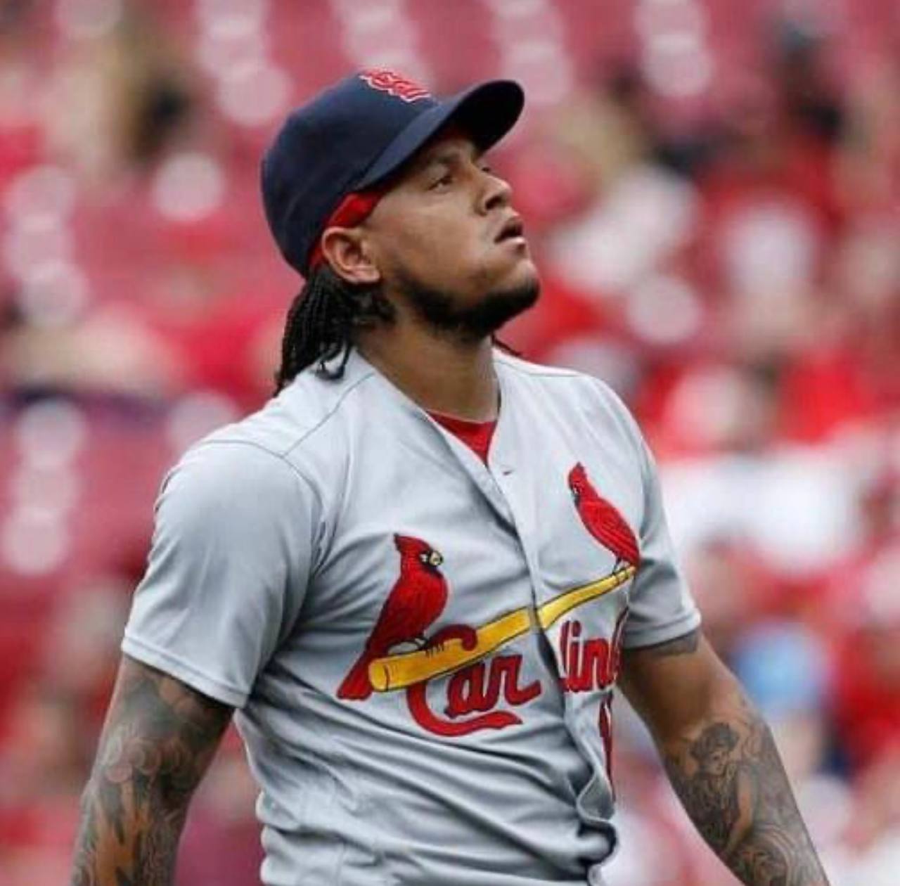 Suspenden por 85 juegos al lanzador dominicano Carlos Martínez, por violar la política de violencia doméstica de MLB