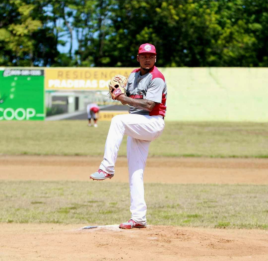 Puertoplateño Carlos Martínez (El Tsunami) entrena fuerte para ganarse una posición en equipo Águilas Cibaeñas 