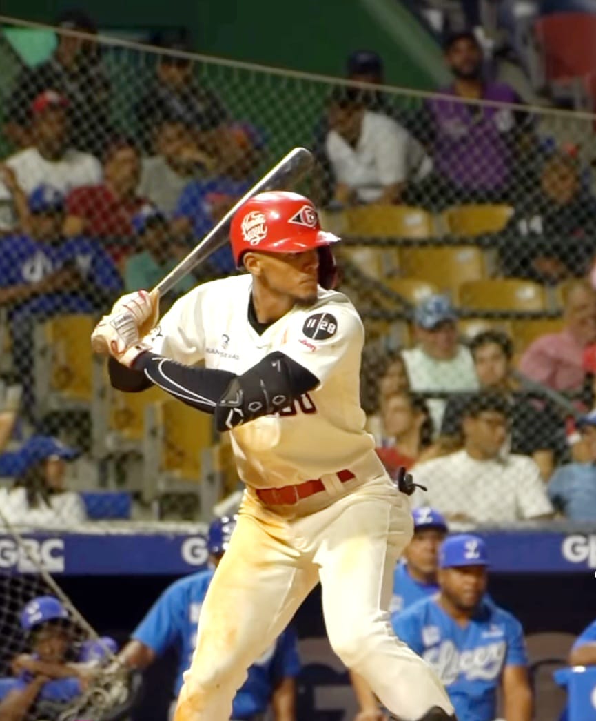 Puertoplateño Erik González firma contrato con Cincinnati Reds en MLB