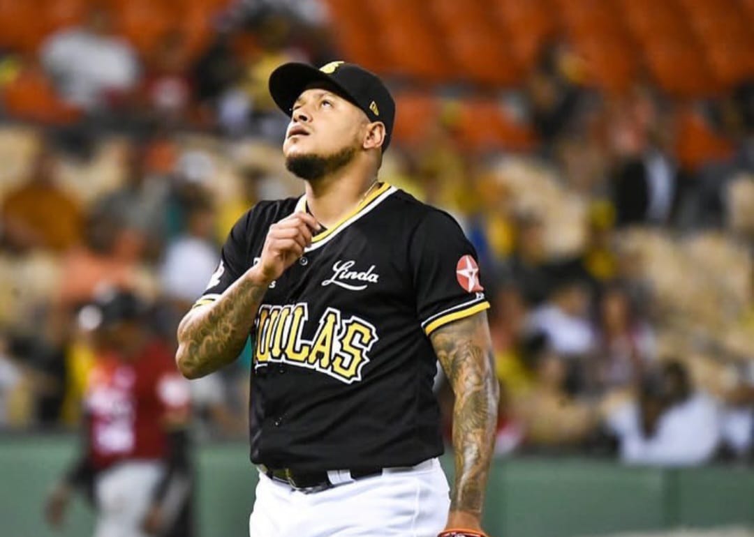 Pitcher puertoplateño Carlos Martínez agradece a Dios y a las Águilas Cibaeñas participación en torneo pelota criolla