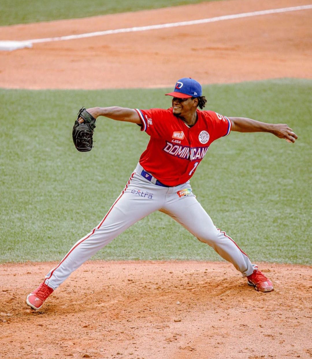 Lanzador puertoplateño Domingo Robles da primera victoria a RD en Serie del Caribe 2023