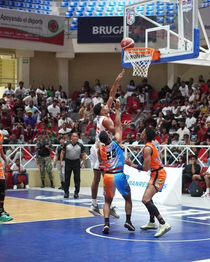 Sharks de Sosúa vencen a los Mellizos del Sur y asumen primer lugar del torneo 2024 del Baloncesto Superior de Puerto Plata
