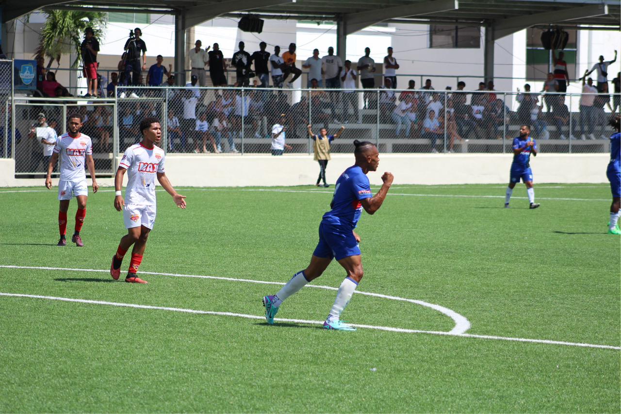 Con espectacular remontada Atlantic FC supera a Delfines del este en la liguilla 