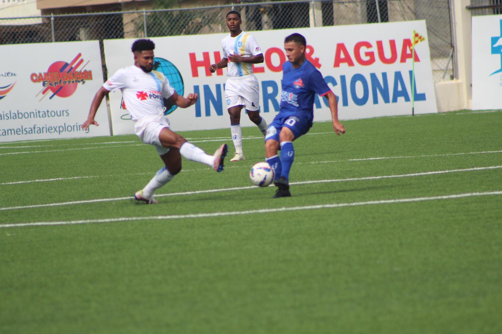 Atlántico FC vence al Atlético San Cristóbal teniendo como protagonistas a Walny y Salcedo