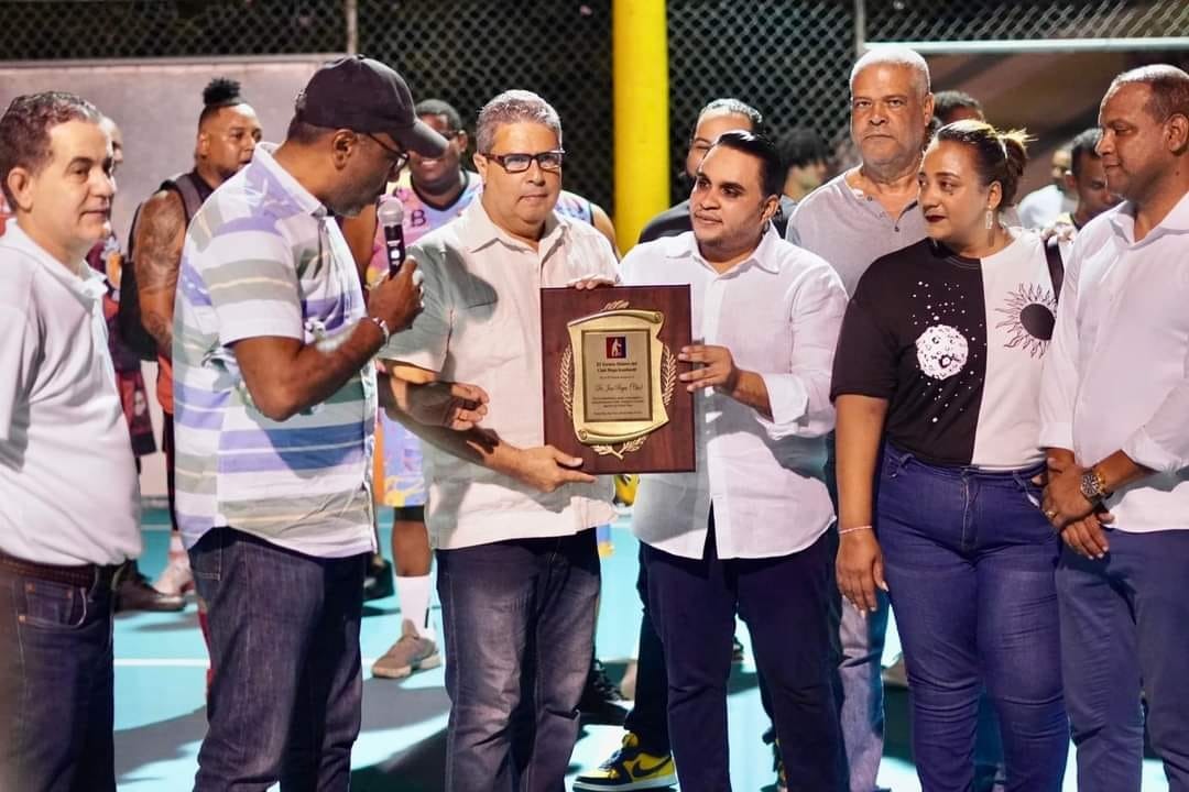   Club Hugo Khunhart reconoce trayectoria deportiva y aportes del Dr. José (Ché) Reyes     