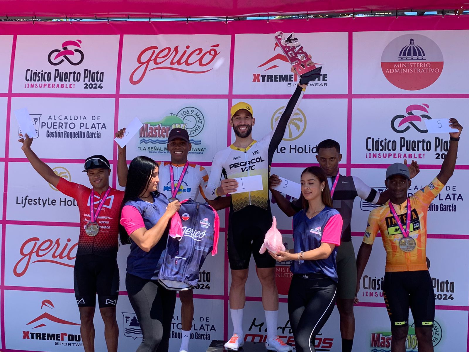 William Guzmán  conquista categoría élite clásico de Ciclismo "Clásico Puerto Plata, insuperable 2024