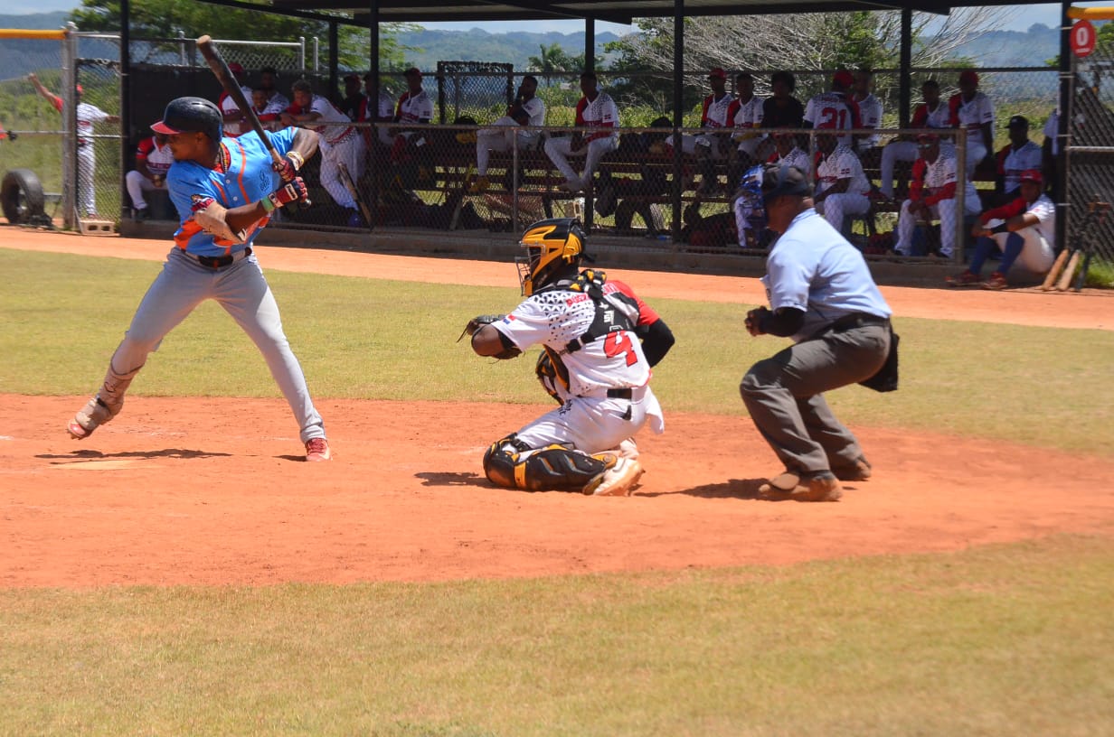 Atléticos y Arroceros dividen honores en Liga de Béisbol de Verano