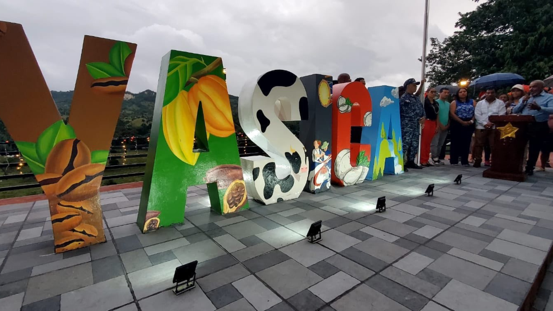     Inauguran vistoso Parador Fotográfico de Yásica Arriba en zona montañosa de Puerto Plata   