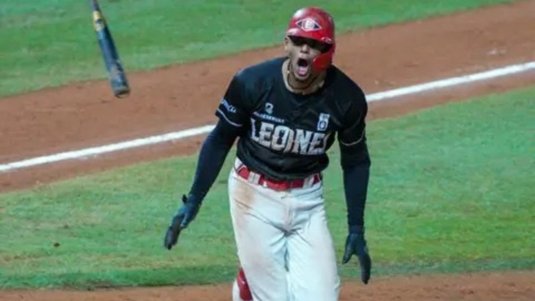 Puertoplateño Erik González da segunda victoria a Leones del Escogido en Round Robin 2025  