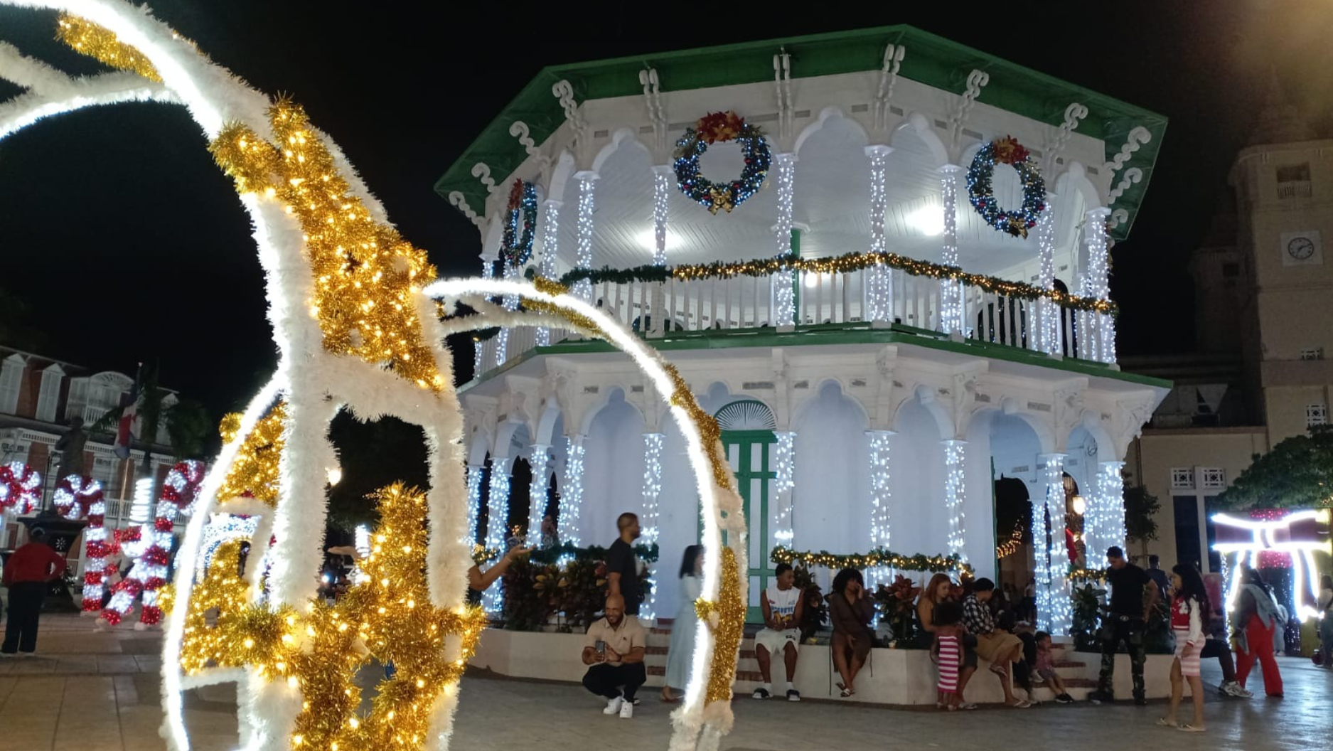 Afirman se han ido extinguiendo las decoraciones navideñas en vías y sectores de Puerto Plata  