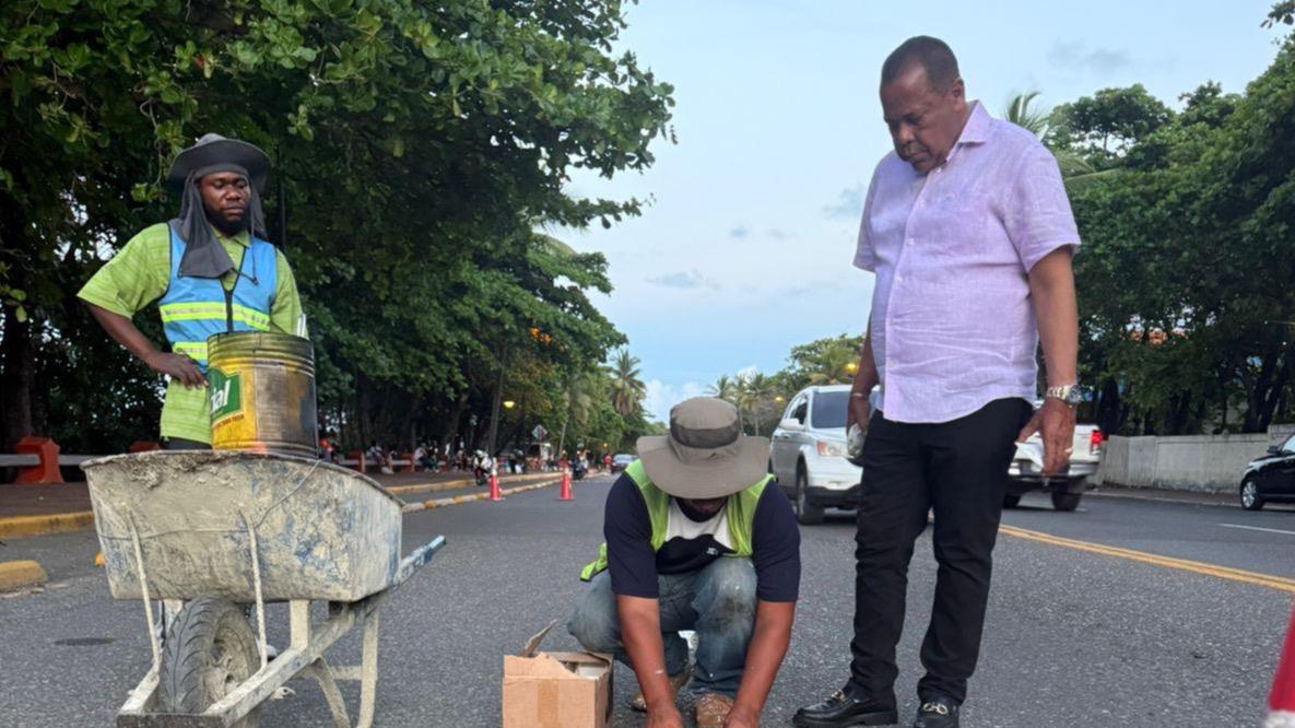 Ayuntamiento de Puerto Plata continúa operativo de señalización vial en Semana Santa