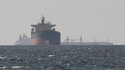 Irán frena tráfico marítimo de petróleo por el estrecho de Ormuz pese a alto el fuego