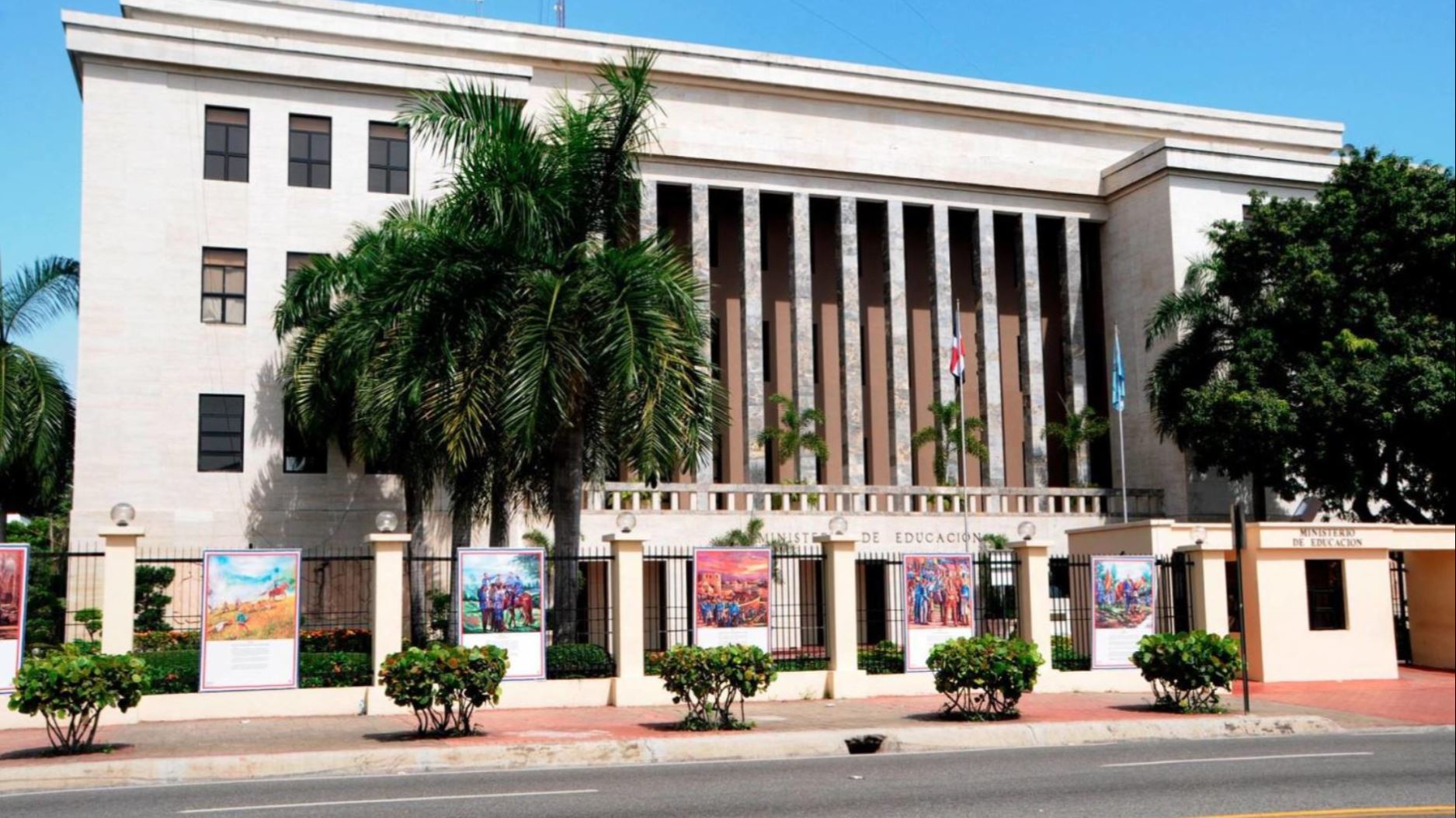 Ministerio de Educación suspende docencia en Puerto Plata por alerta roja y llama a tomar medidas preventivas