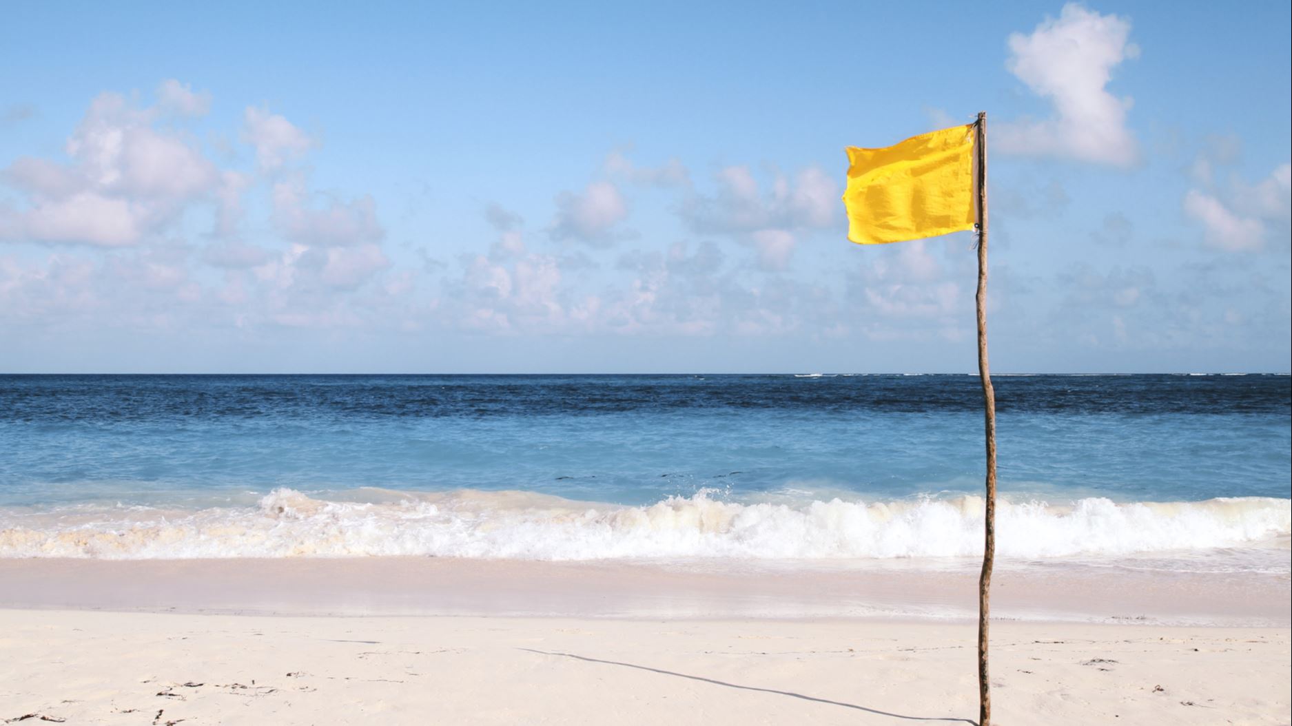 Se mantiene restricción en el uso de playas en Puerto Plata; persisten malas condiciones marítimas