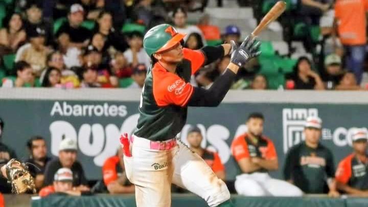 Puertoplateño Erik González debuta con jonrón en Liga Mexicana de Béisbol