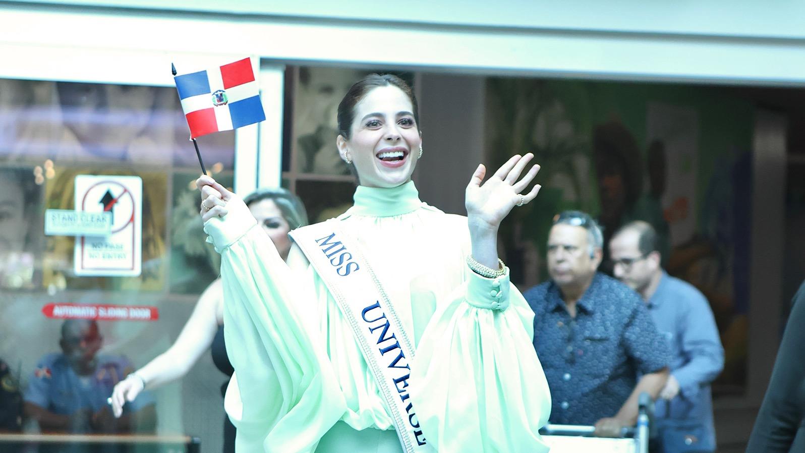 Llegó a República Dominicana Fátima Bosch, Miss Universo 2025, para impulsar agenda sobre el autismo