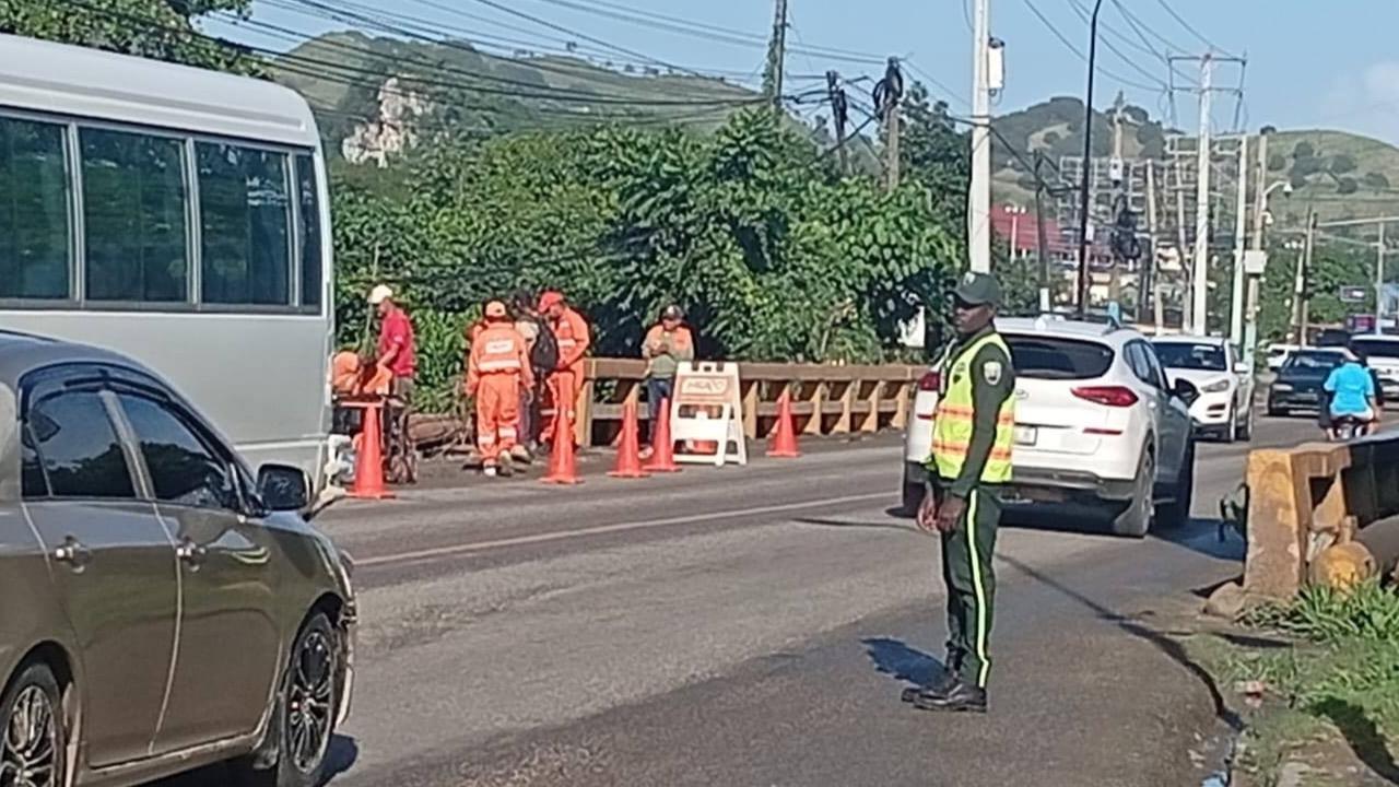 MOPC inicia reconstrucción de baranda del puente sobre el río San Marcos en Puerto Plata