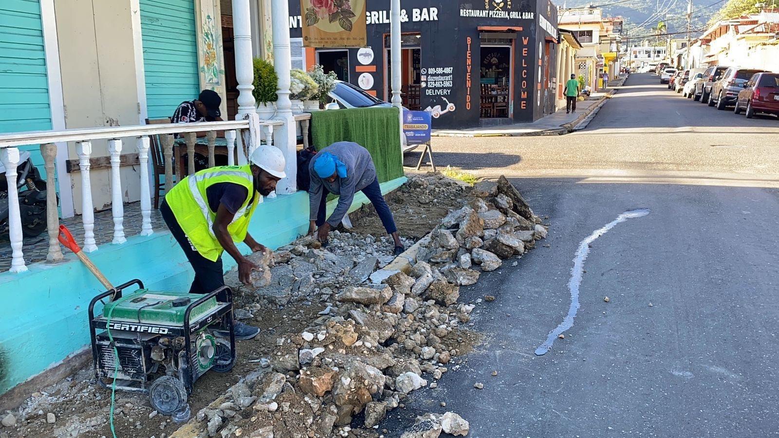 Cabildo inicia reconstrucción de aceras peatonales en vías del Centro Histórico y otros sectores de Puerto Plata