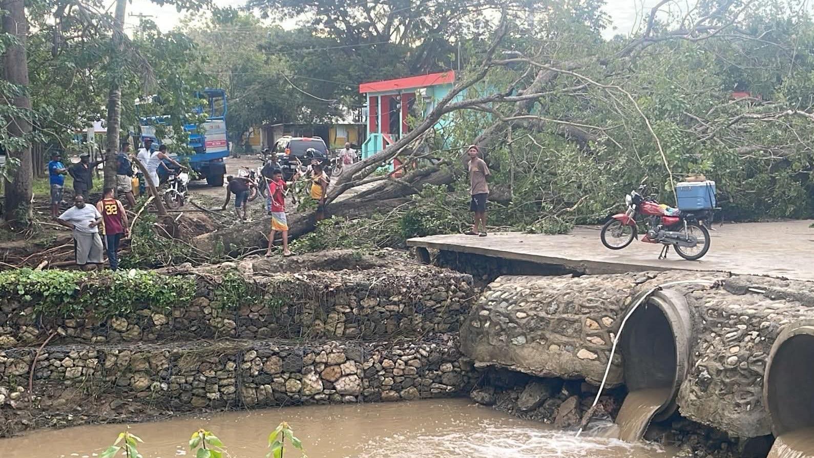 Vaguada provoca daños en carretera Maimón-Cabarete y deja comunidades incomunicadas