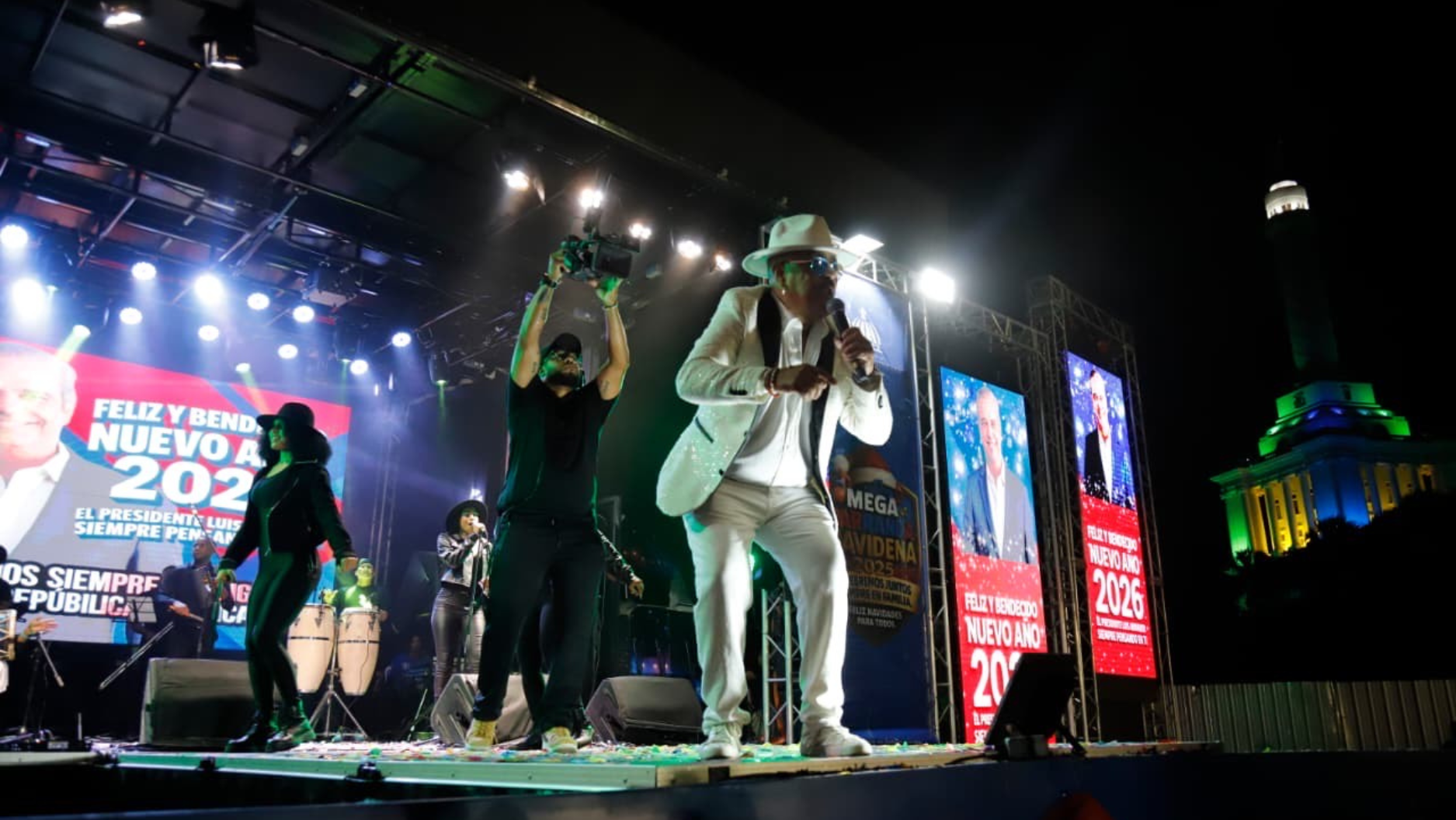 Santiago recibe el nuevo año con la alegría del Súper Ultra Megacañonazo Monumental