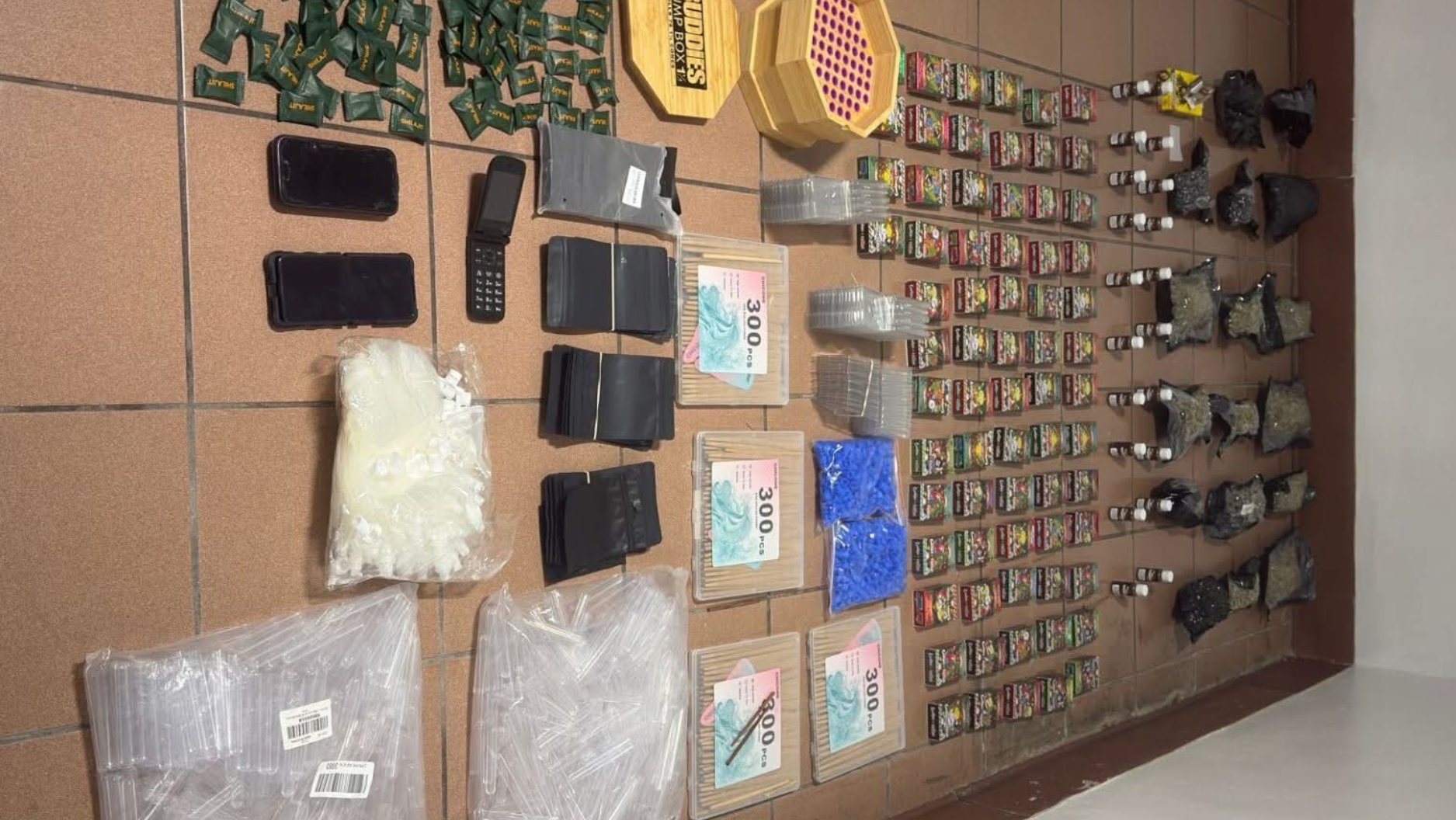   Apresan estadounidense en Aeropuerto de Puerto Plata llegó con drogas y otros artículos en su maleta