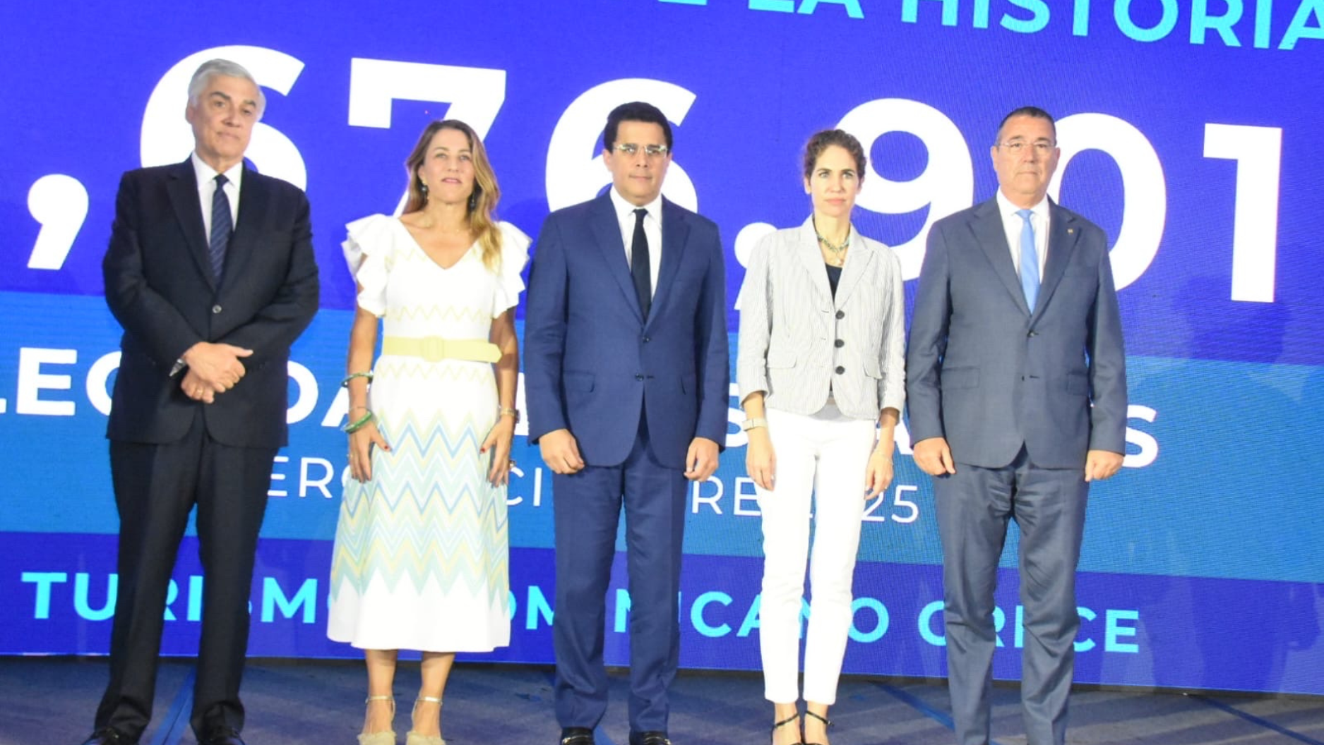 RD alcanza récord histórico en llegada 11,676,901 visitantes en todo el año