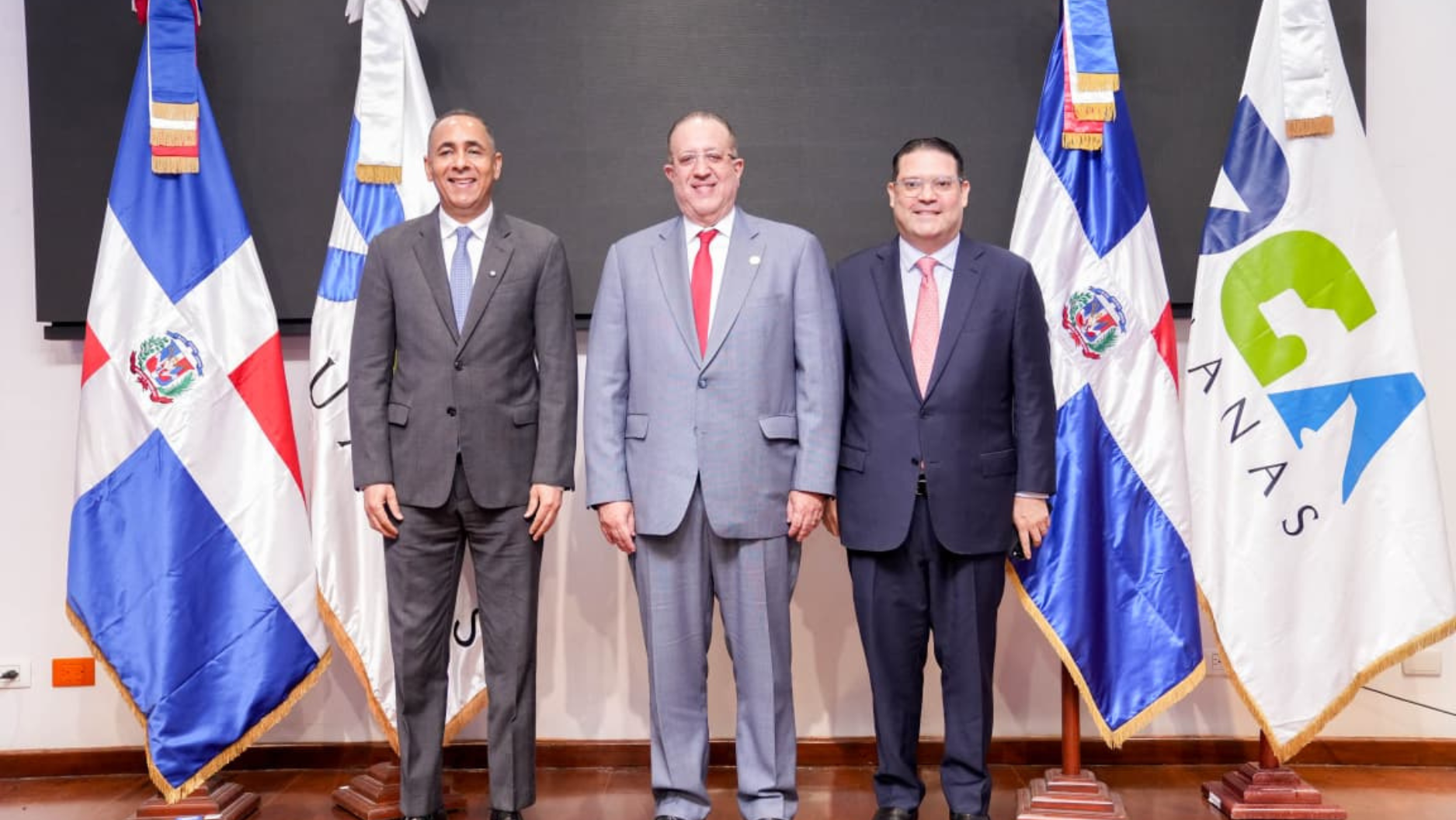 Nelson Arroyo asume Aduanas enfocado en aumentar las recaudaciones y facilitar más el Comercio 