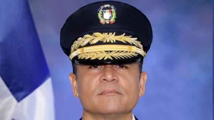 Presidente Abinader asciende y designa a Andrés Modesto Cruz Cruz como nuevo director general de la Policía Nacional