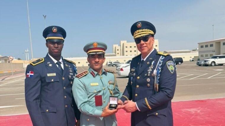 Oficial policial de RD se gradúa entre los mejores del mundo en prestigioso programa internacional en Abu Dabi