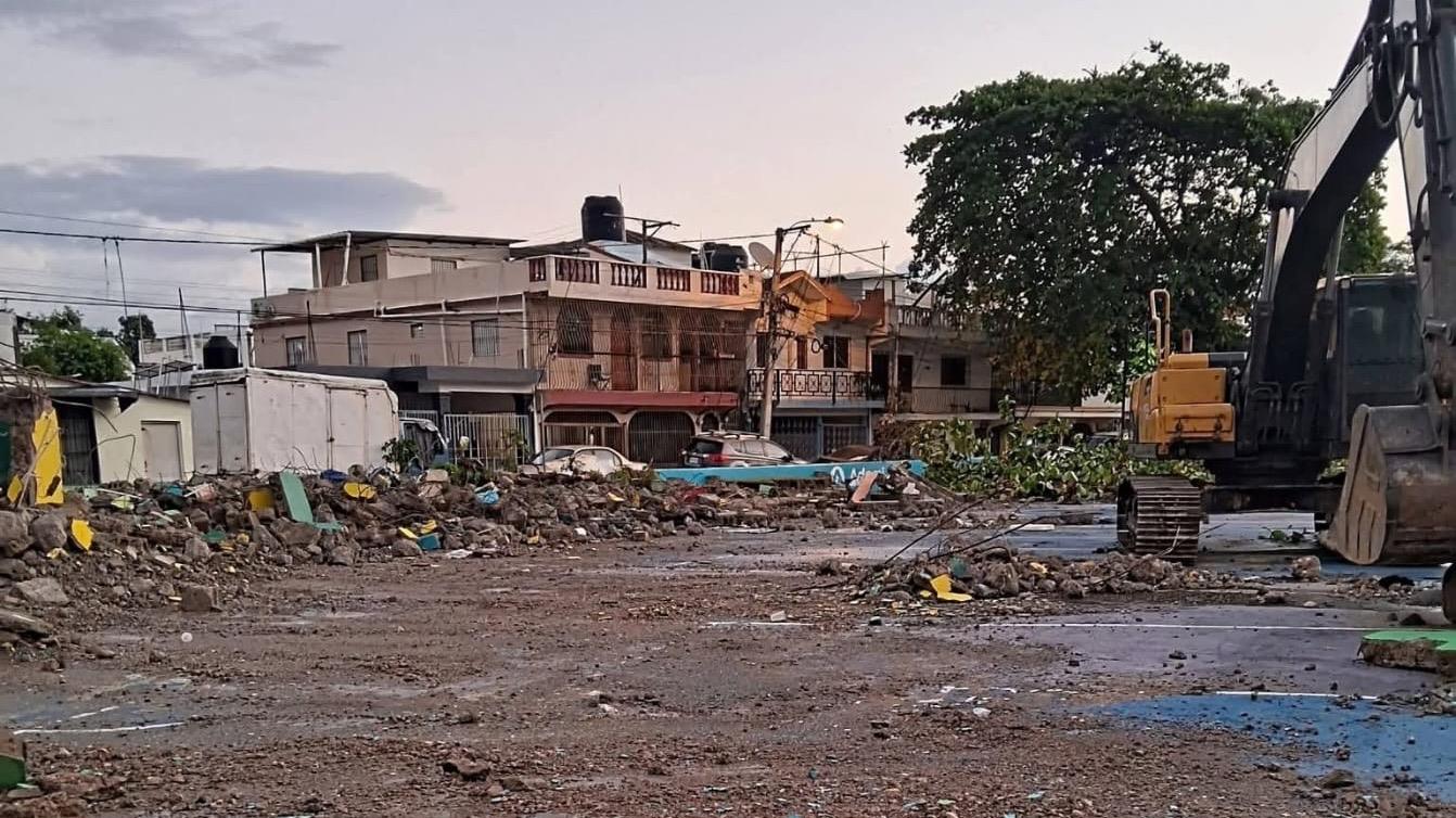 Emprenden trabajos de construcción del techado del Club Hugo Kunhardt en el barrio Invi de Puerto Plata