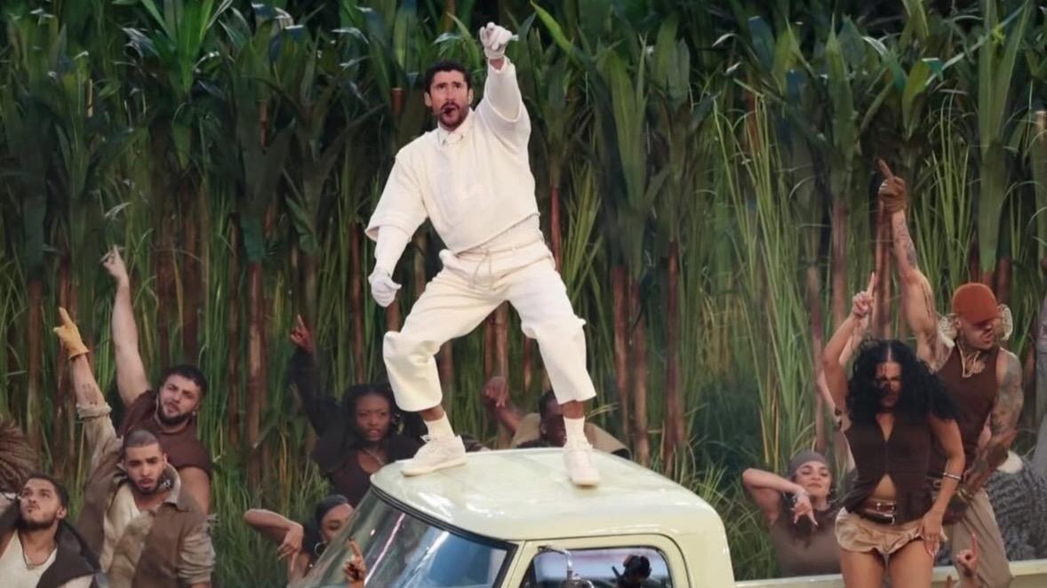 Bad Bunny se presentó en el Halftime Show del Super Bowl LX y puso en alto la cultura hispana