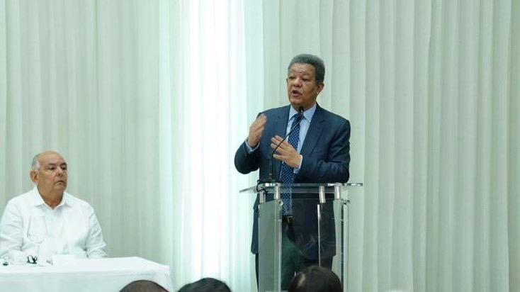 Leonel se reúne con líderes cooperativistas en Santiago y garantiza respaldo estatal a las cooperativas en un gobierno de la FP