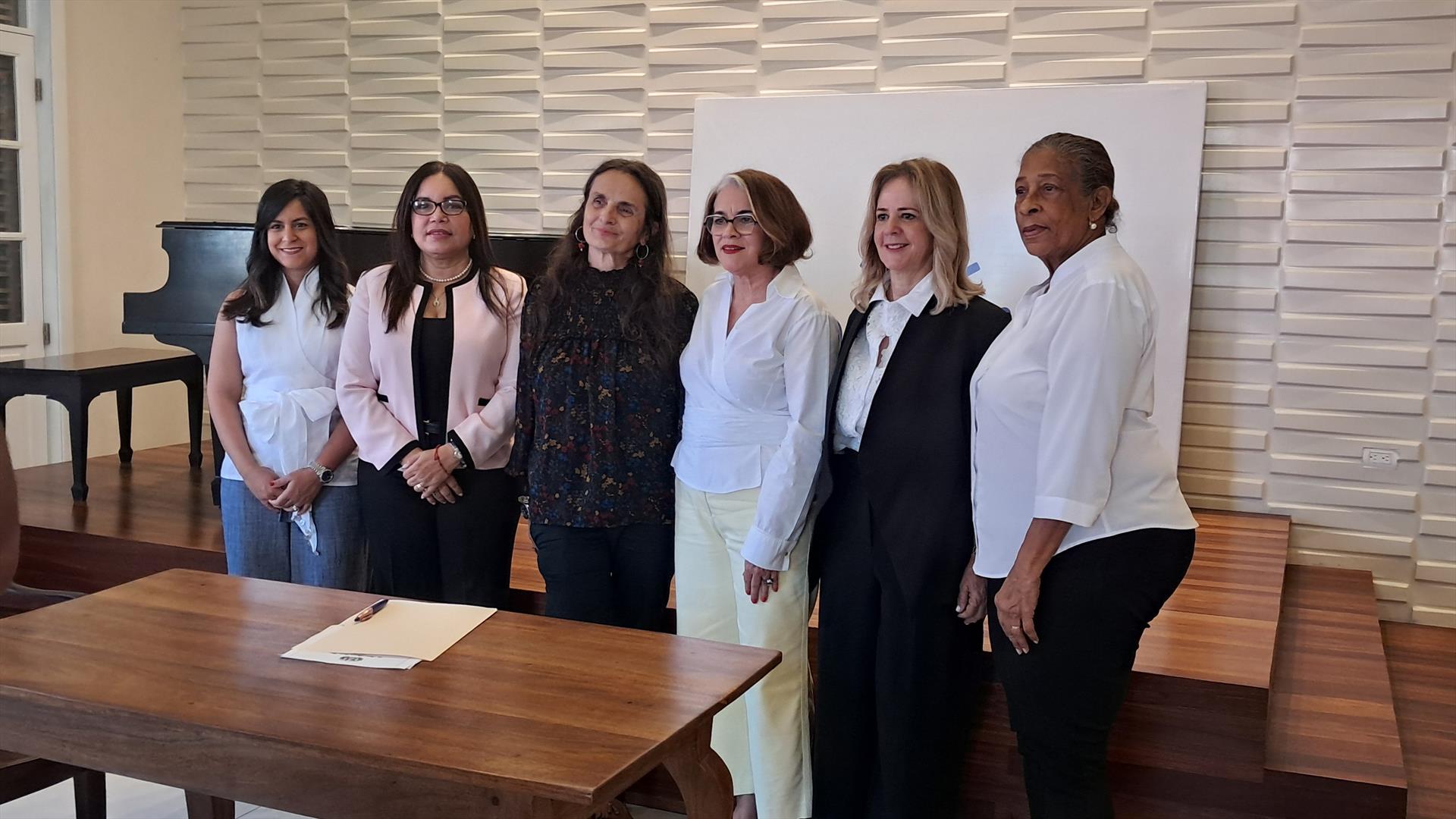 Sociedad Cultural Renovación recibe donativo de piezas arqueológicas de Fundación Serena
