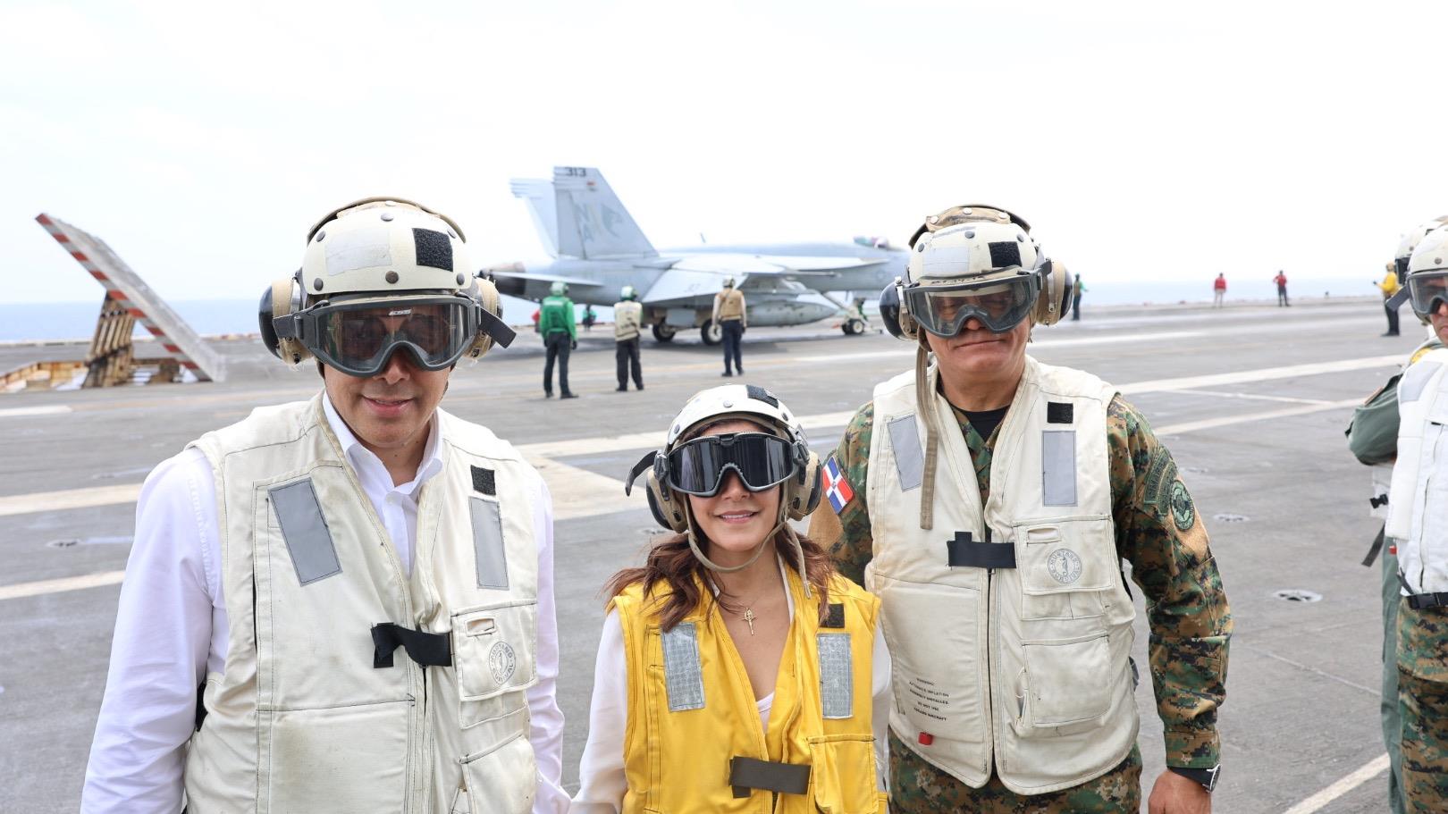 Los Estados Unidos y República Dominicana reafirman vínculo de cooperación durante visita al portaaviones USS Nimitz