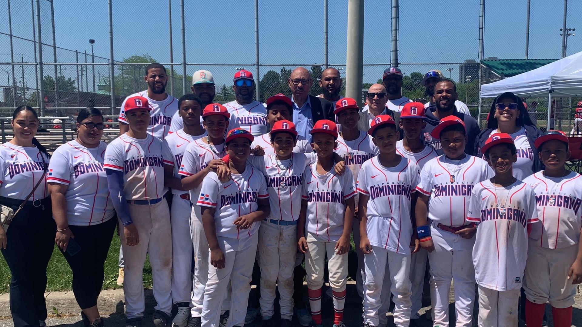 Equipos de béisbol juvenil e infantil de la Liga Proyecto Montemar de Puerto Plata conquistan torneo internacional en Canadá