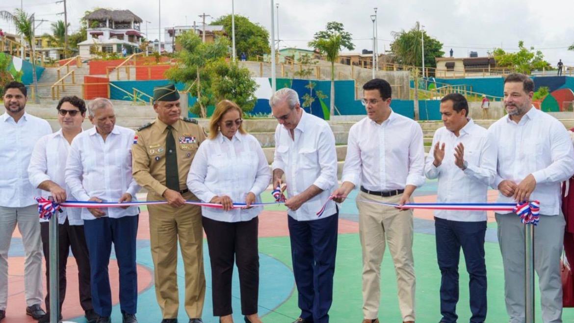 Abinader y Collado inauguran Bulevar de la Salud en Haina con inversión de RD$165 millones