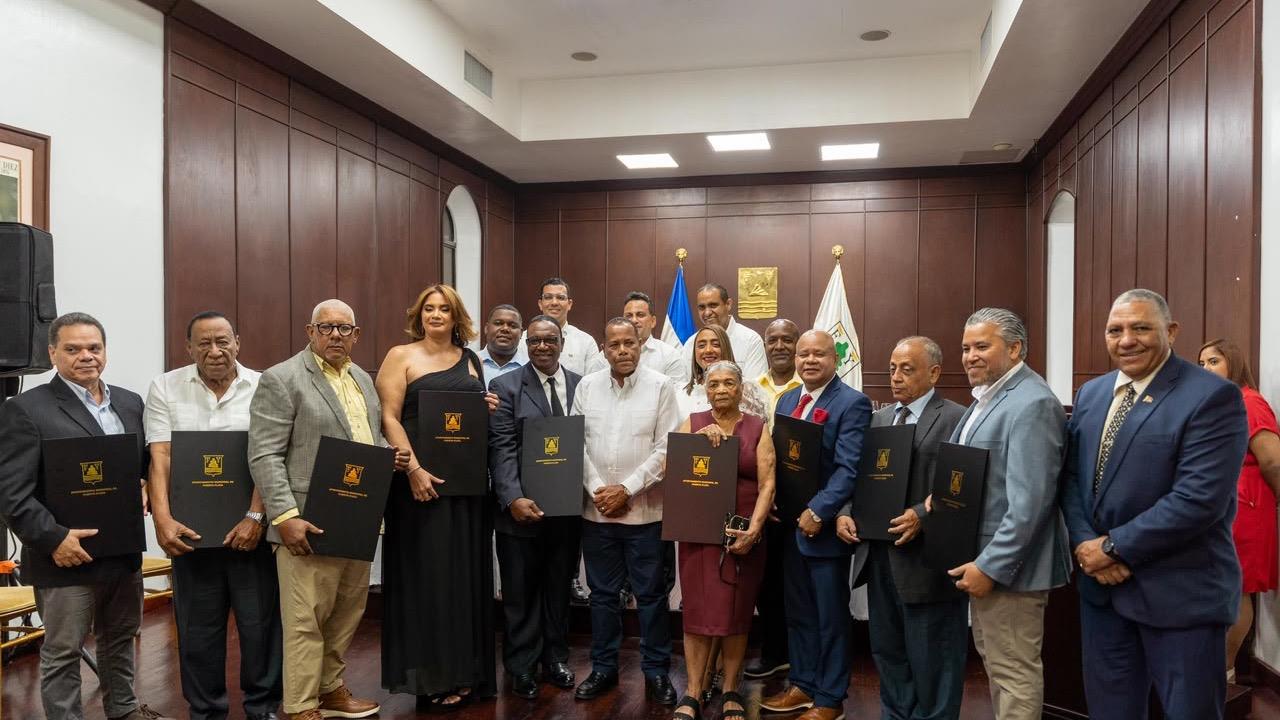 Alcaldía de Puerto Plata y Consejo de Regidores reconocen trayectoria de periodistas de la provincia
