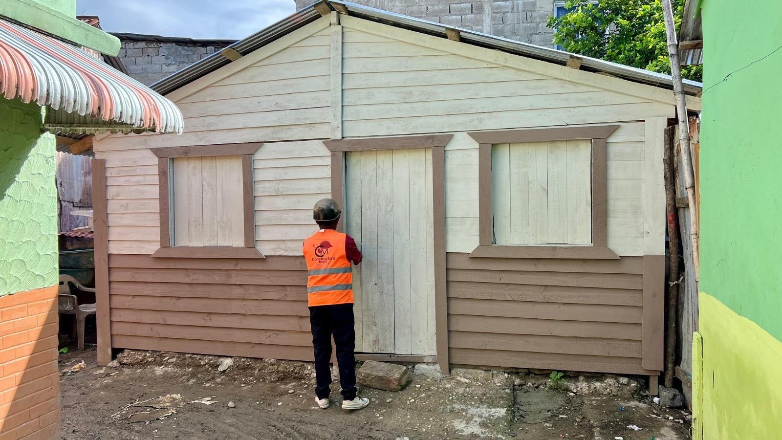 Reconstruyen más de 45 viviendas afectadas por inundaciones en Villa Montellano