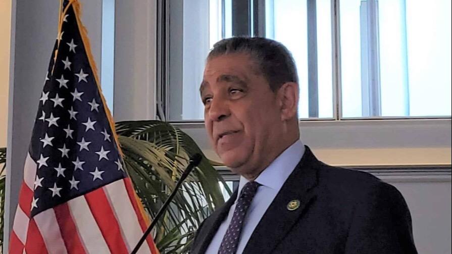 Espaillat reafirma su oposición a la guerra y vota para poner fin al conflicto con Irán