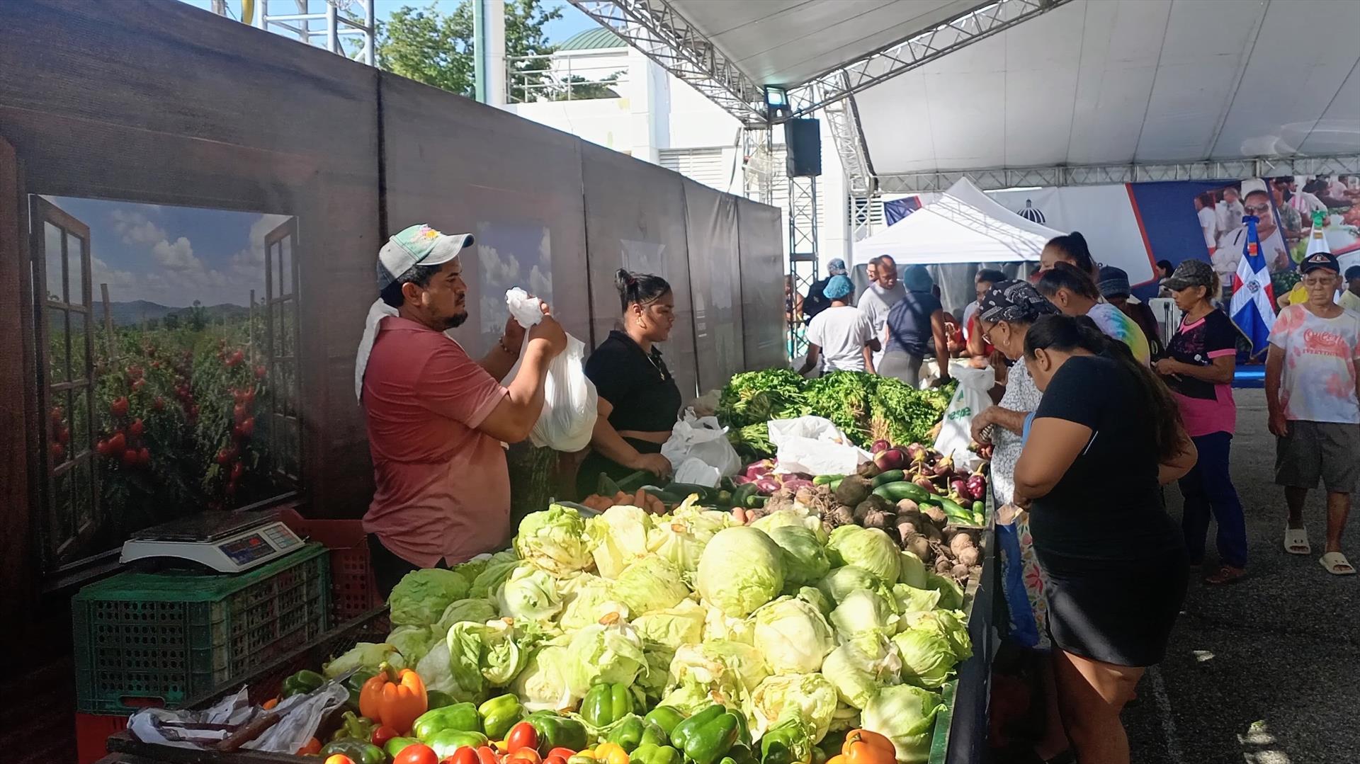 Inespre realiza Feria Agropecuaria en Puerto Plata con venta de productos