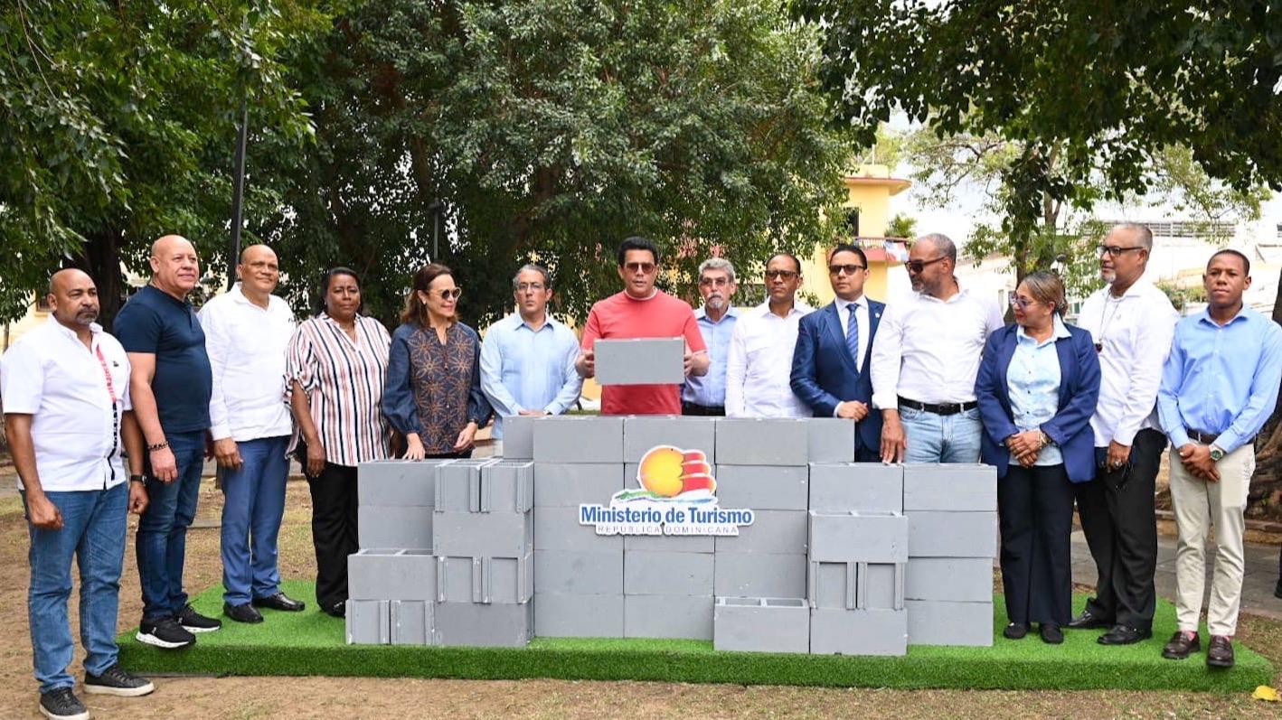 David Collado deja iniciados trabajos de revitalización del parque San Miguel en la Ciudad Colonial