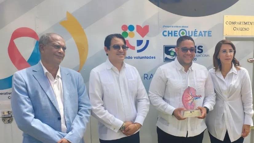 Premian al Hospital Ricardo Limardo por brindar excelentes atenciones en hemodiálisis